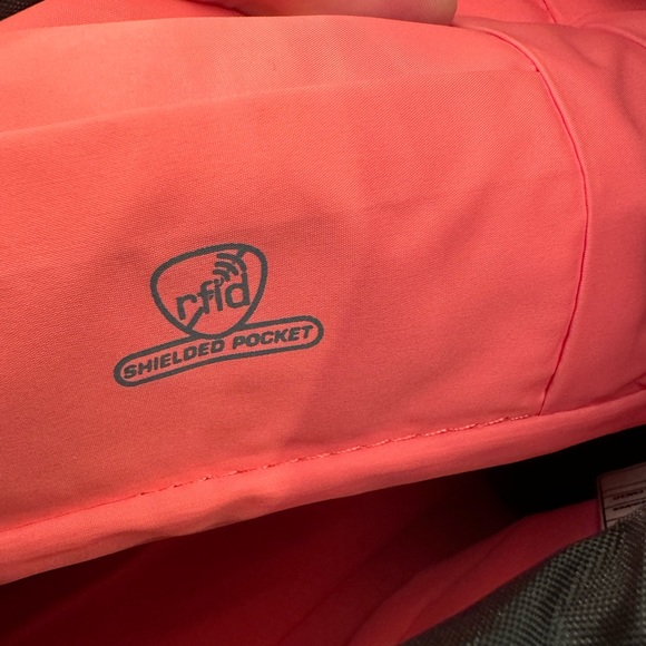 Travelon Anti Theft Crossbody - Picture 4 of 10